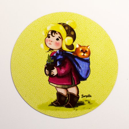 Магнит круглый "Девочка с котом"