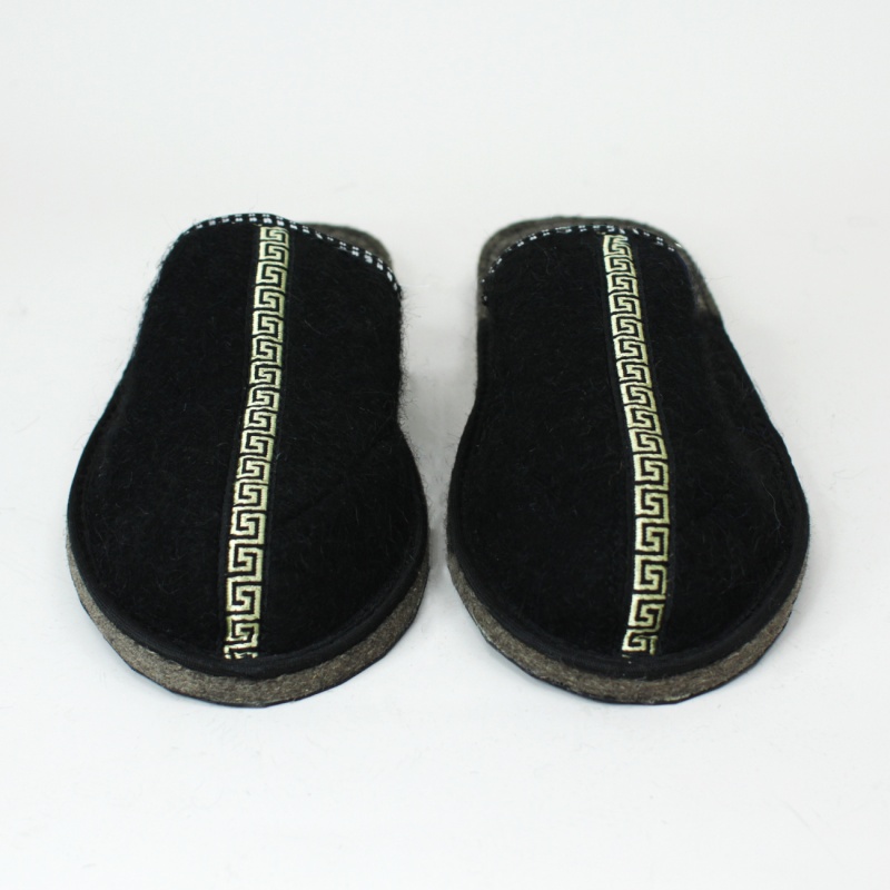 Тапочки с открытым задником с носком черные с тесьмой