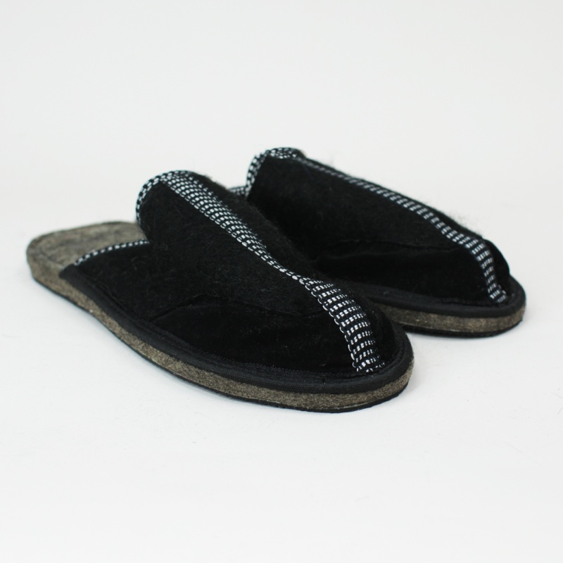 Тапочки с открытым задником с носком черные