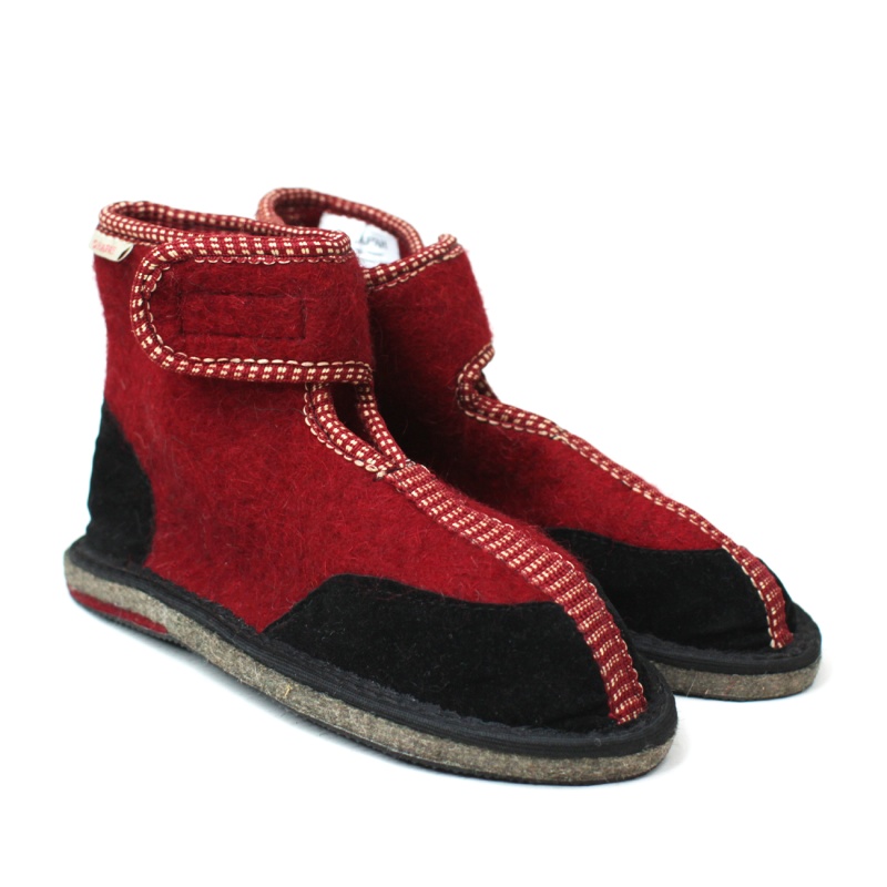 Тапочки с закрытым задником на липучке красные