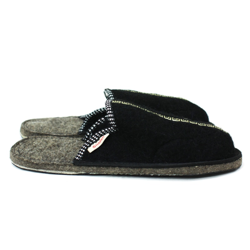 Тапочки с открытым задником с носком черные с тесьмой