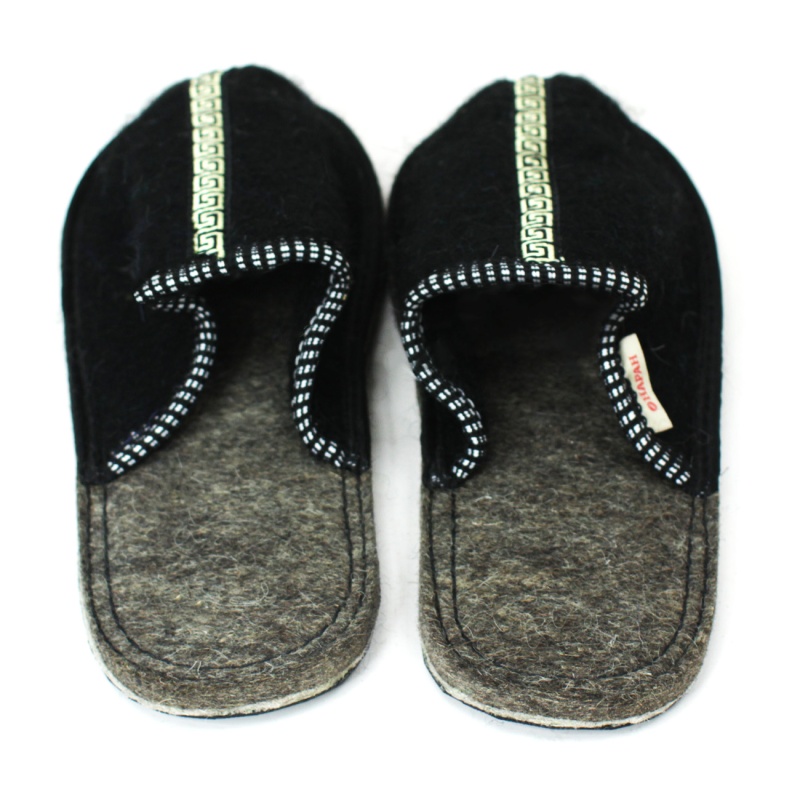 Тапочки с открытым задником с носком черные с тесьмой