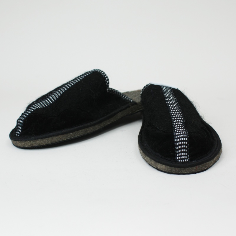 Тапочки с открытым задником с носком черные